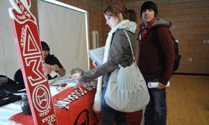 Students at an Registered Student Organization fair